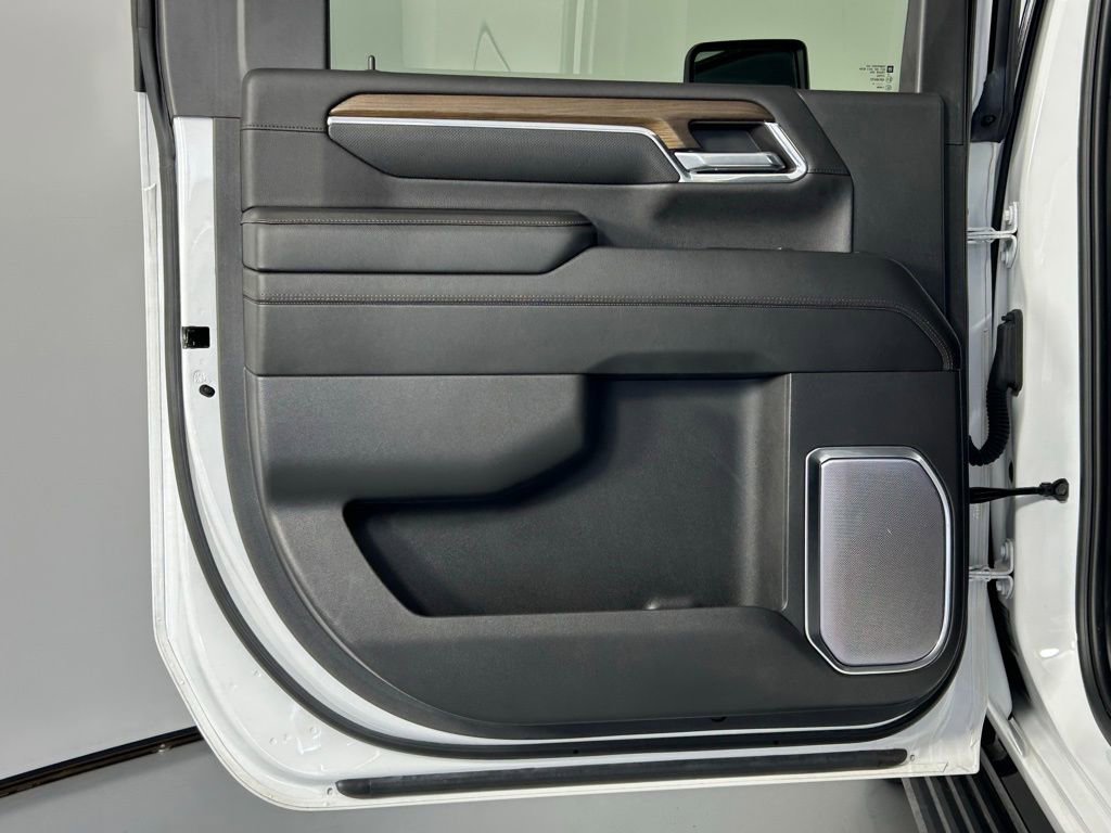 Used 2024 Chevrolet Silverado 2500 High Country w/ High Country Premium Package AWD/4WD image 16