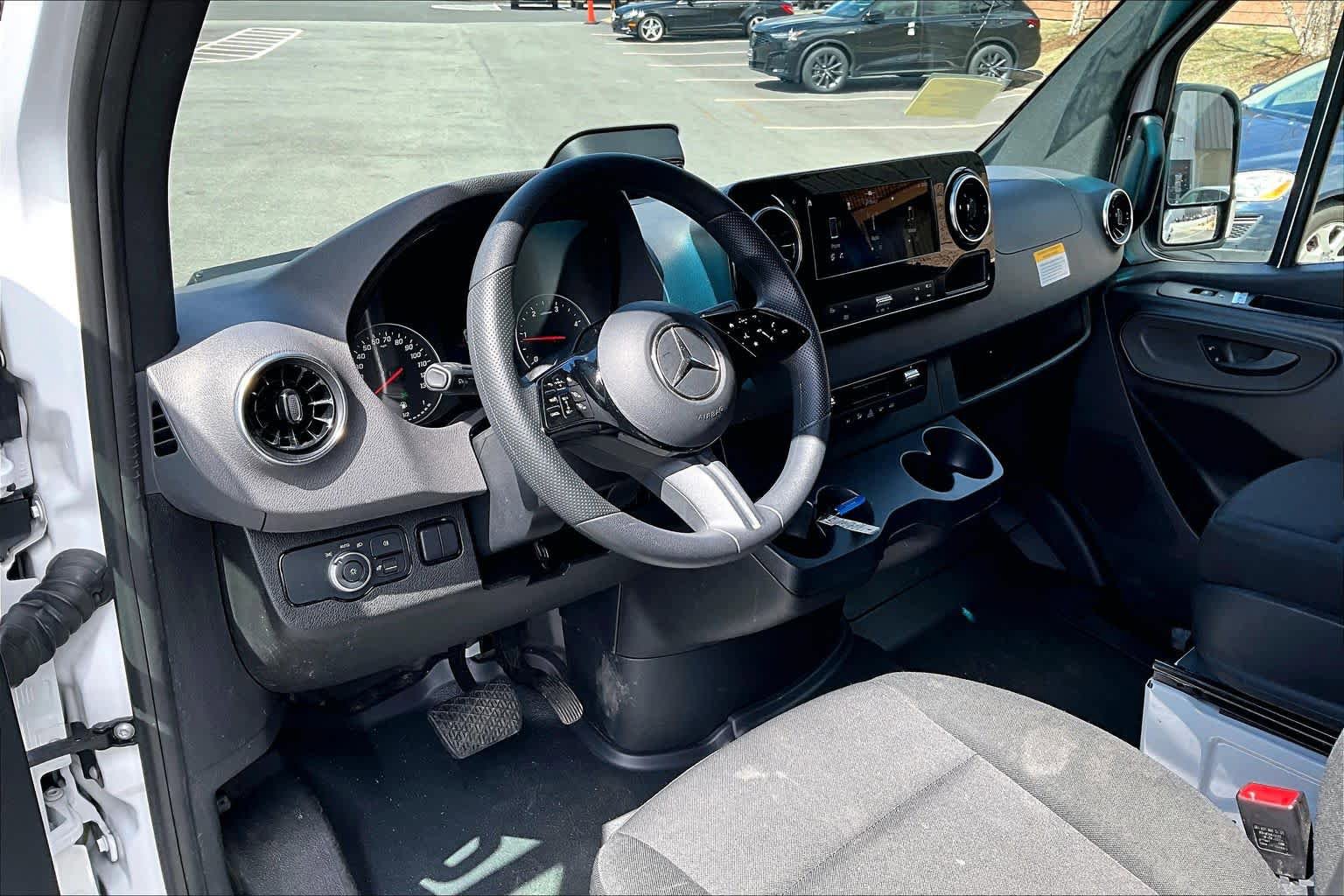 Used 2025 Mercedes-Benz Sprinter 2500 image 18