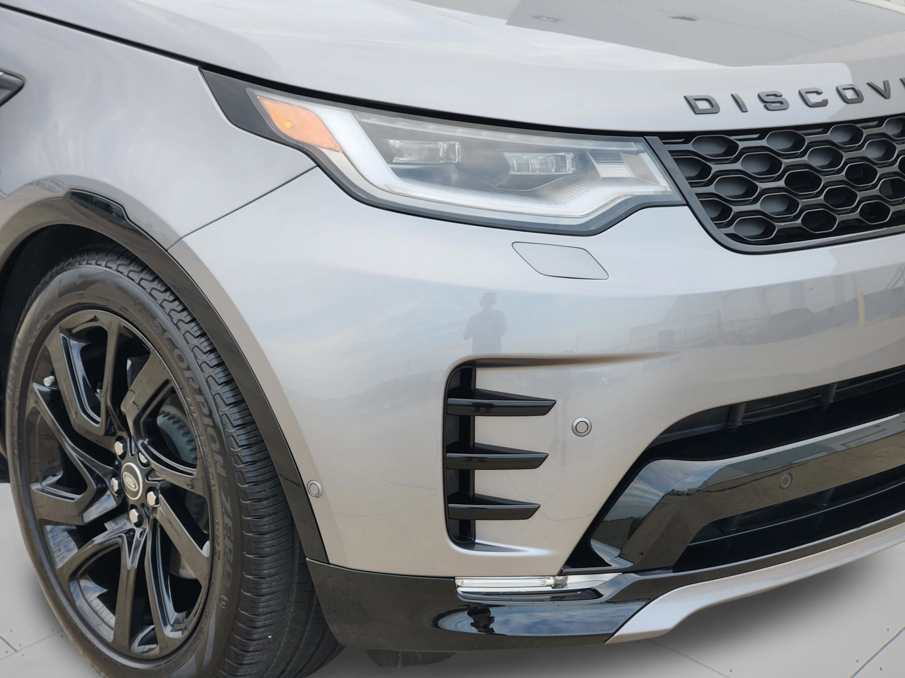 Certified 2025 Land Rover Discovery Dynamic SE AWD/4WD image 32