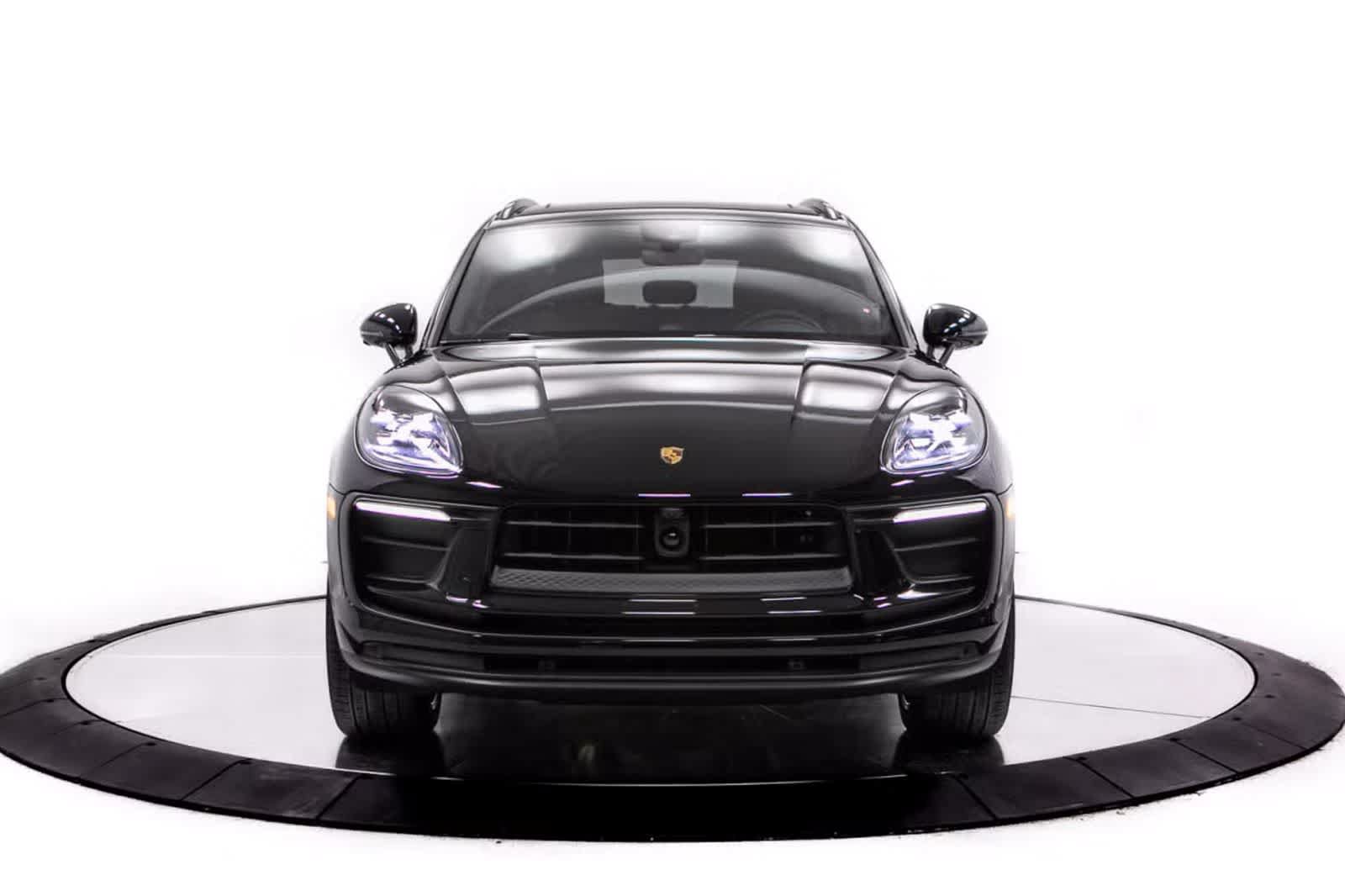 Certified 2026 Porsche Macan AWD/4WD image 10