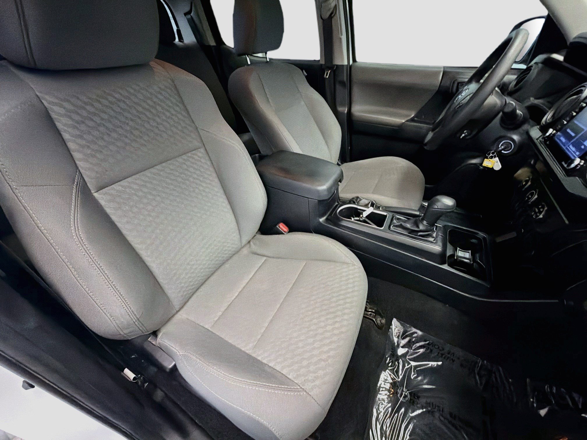 Used 2020 Toyota Tacoma SR RWD image 16