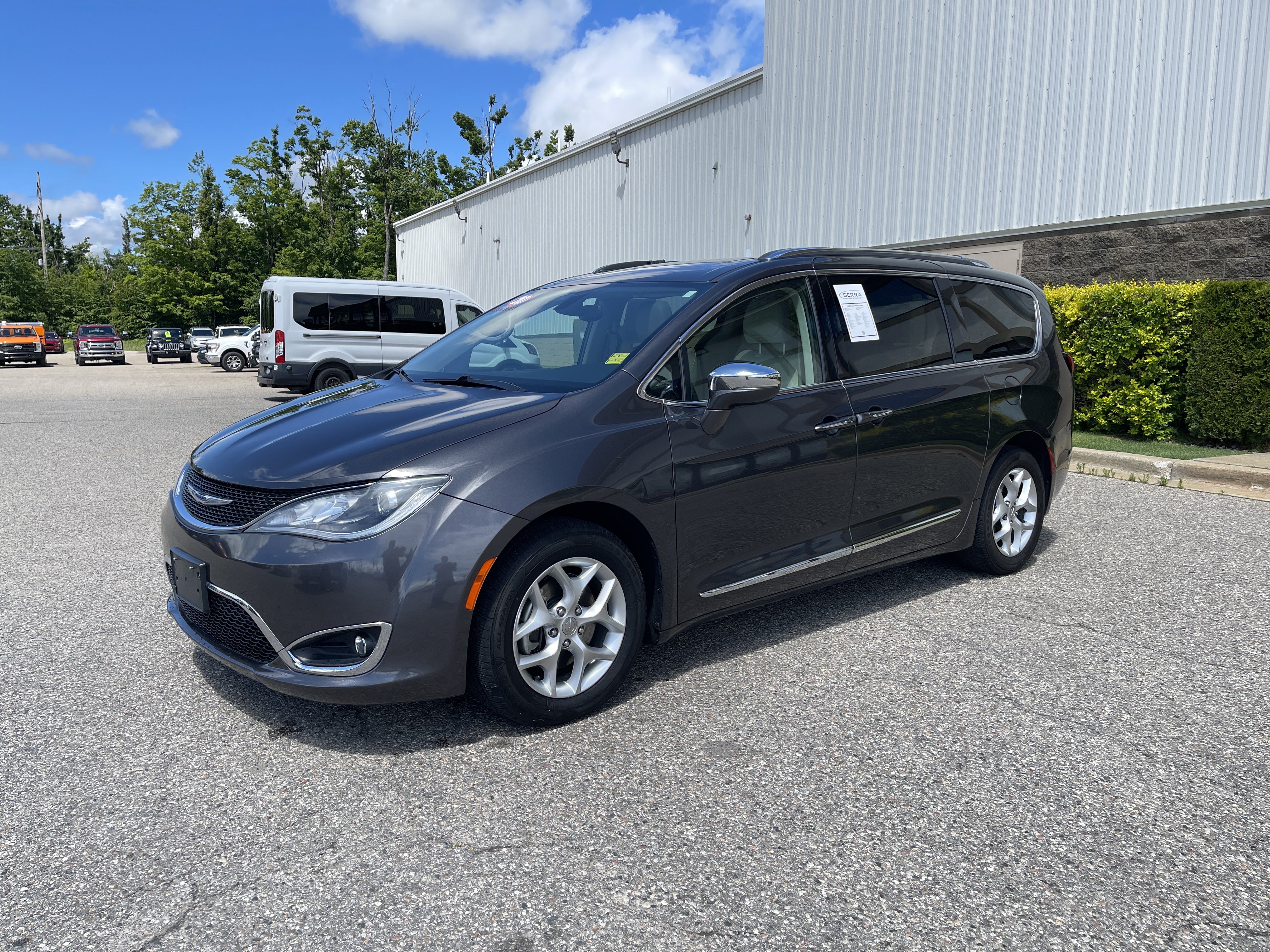 Used 2020 Chrysler Pacifica Limited FWD image 7