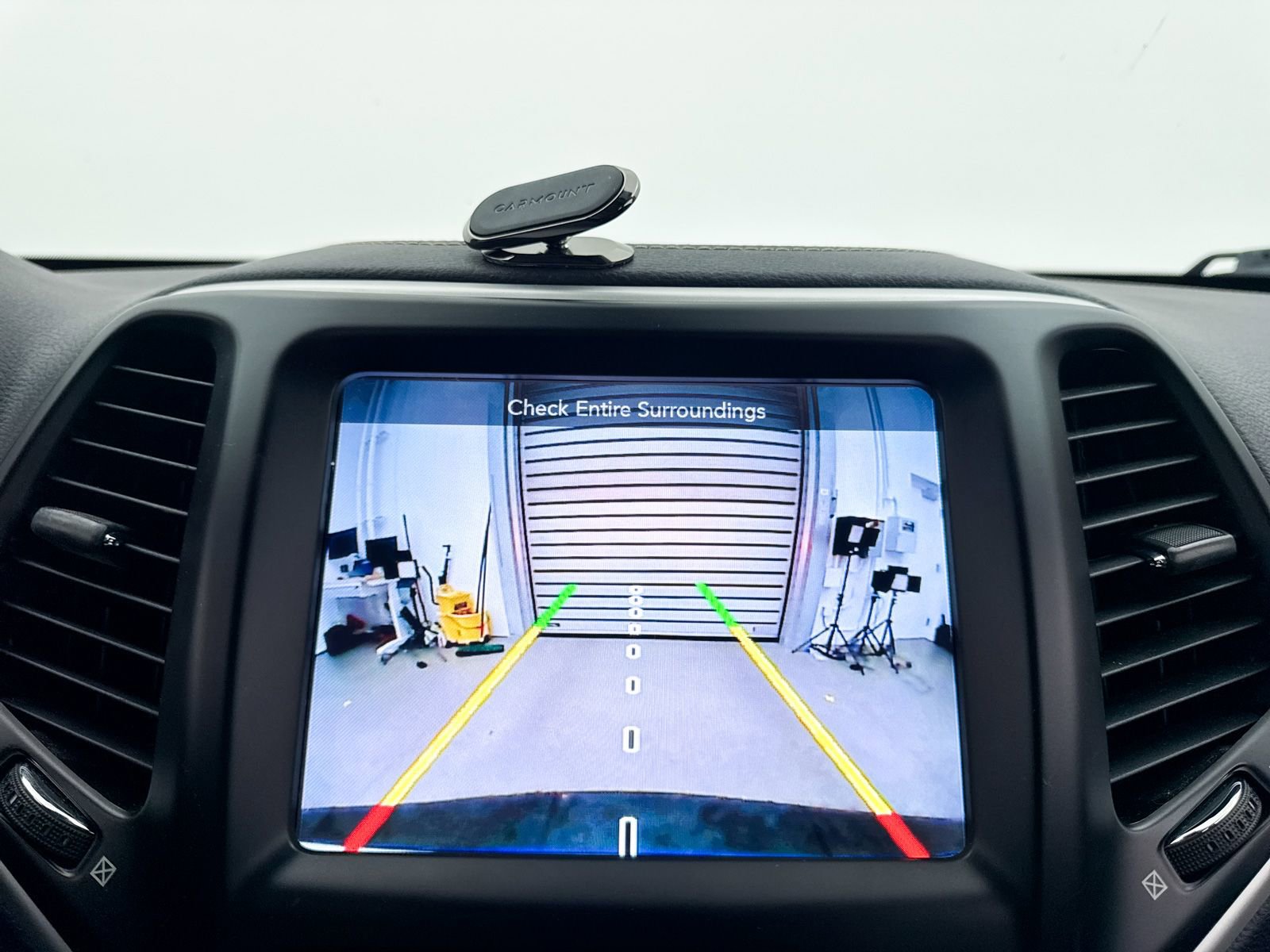 Used 2018 Jeep Cherokee Latitude Plus w/ Cold Weather Group image 21