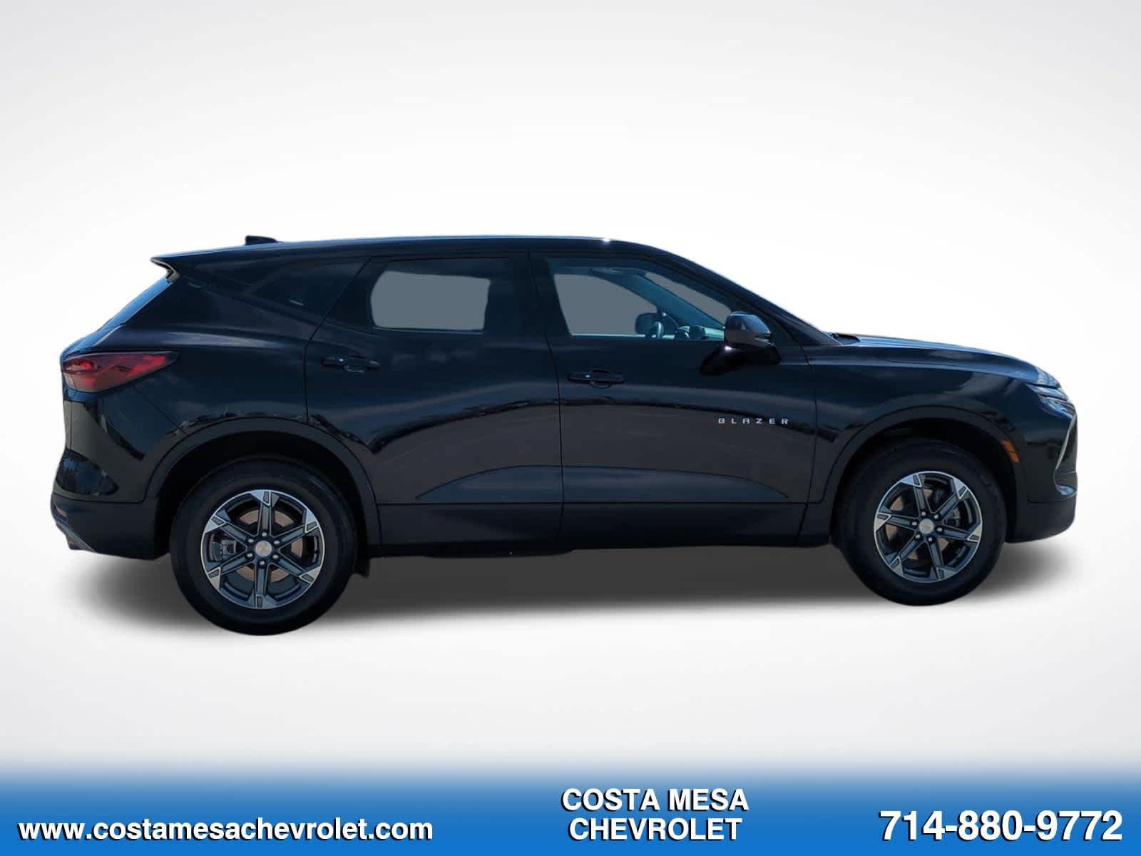 Used 2025 Chevrolet Blazer LT FWD image 4