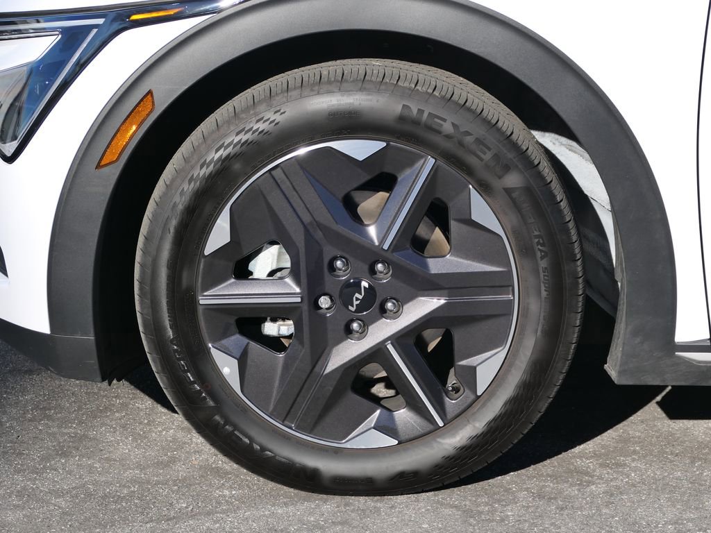 Used 2025 Kia EV6 Light image 10