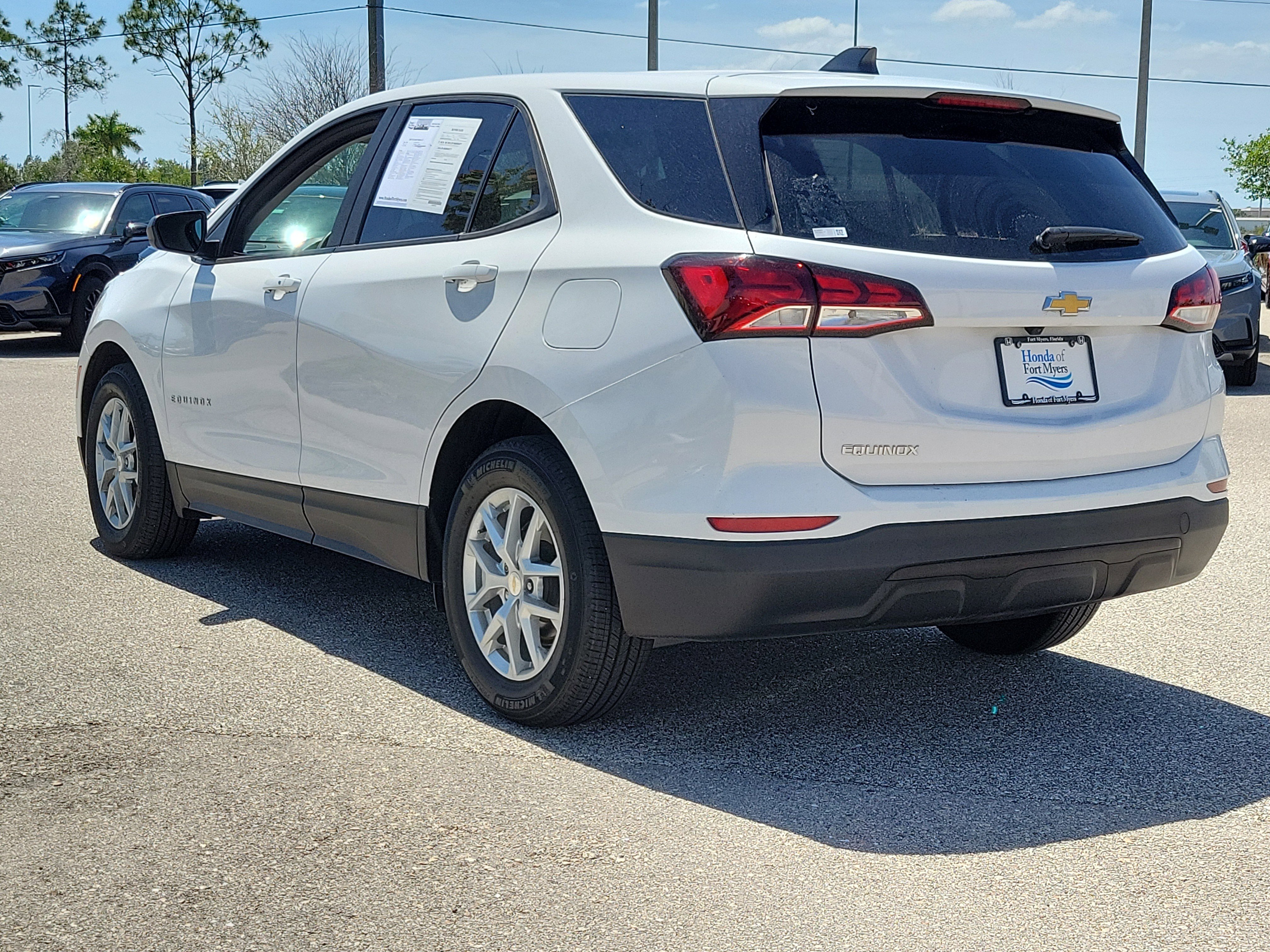 Used 2023 Chevrolet Equinox LS w/ LS Convenience Package image 4
