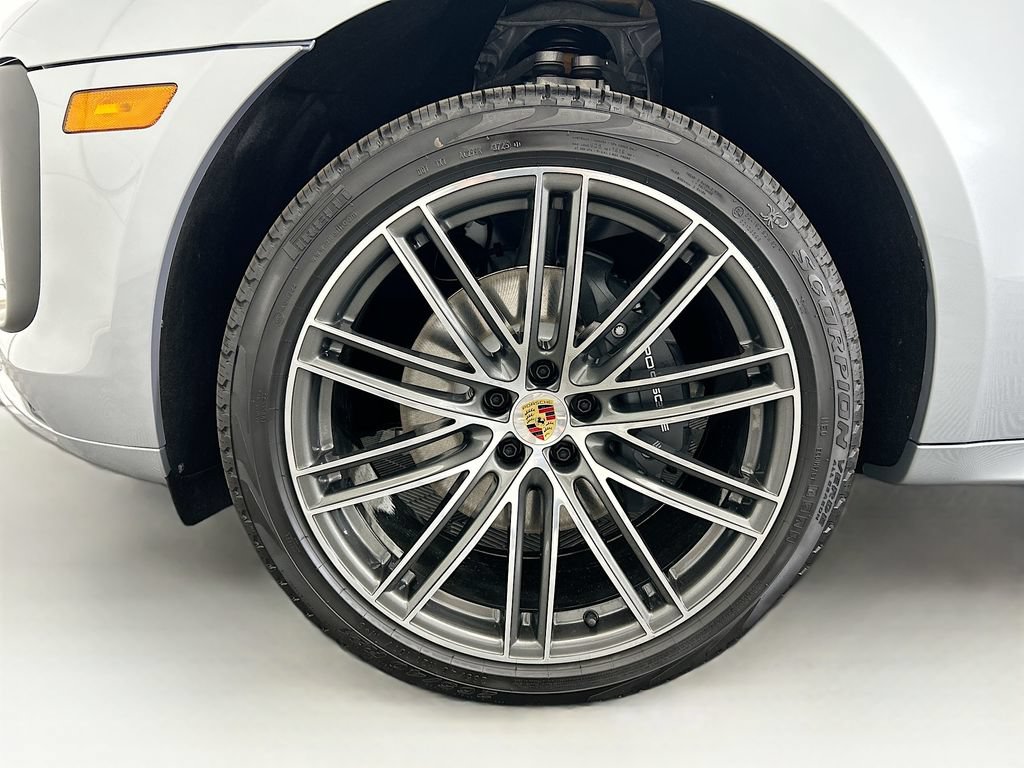 Used 2026 Porsche Macan AWD/4WD image 31