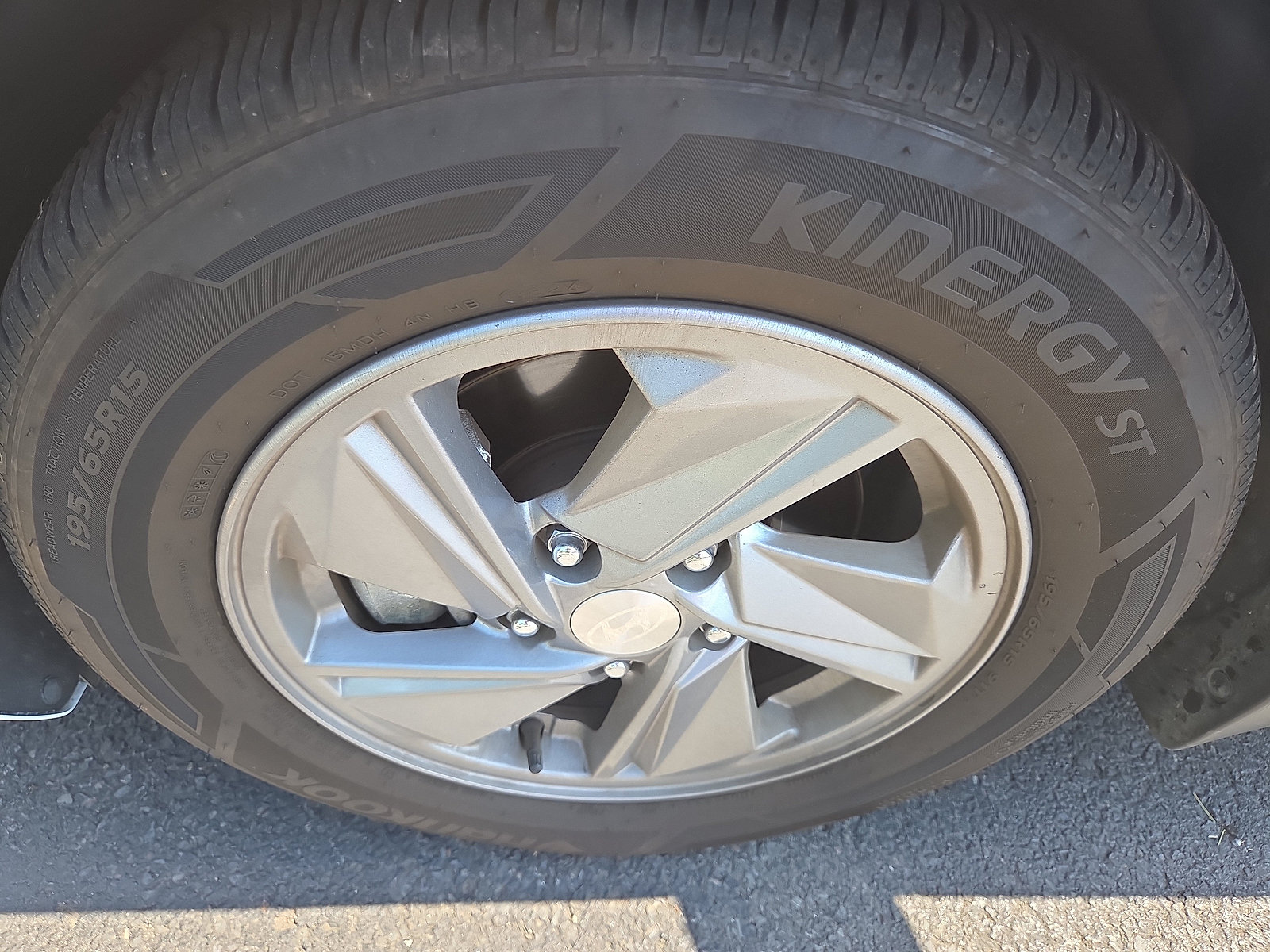 Used 2024 Hyundai Elantra SE FWD image 12