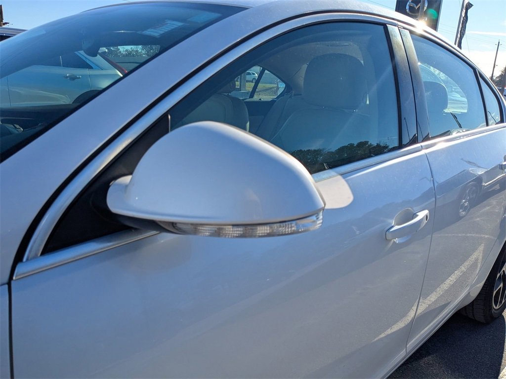 Used 2017 Buick Regal Sport Touring image 4