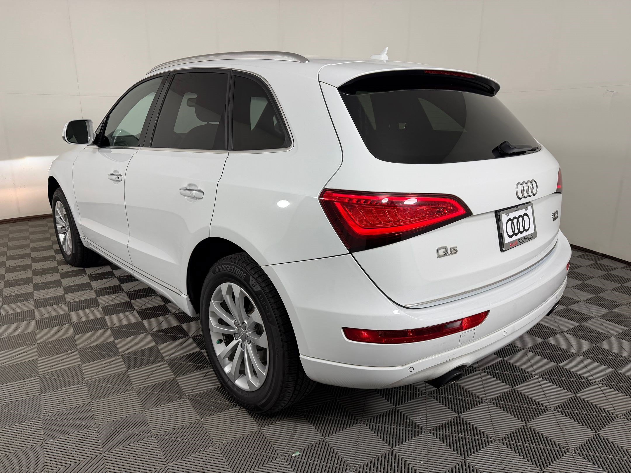 Used 2016 Audi Q5 2.0T Premium Plus w/ Technology Package AWD/4WD image 3