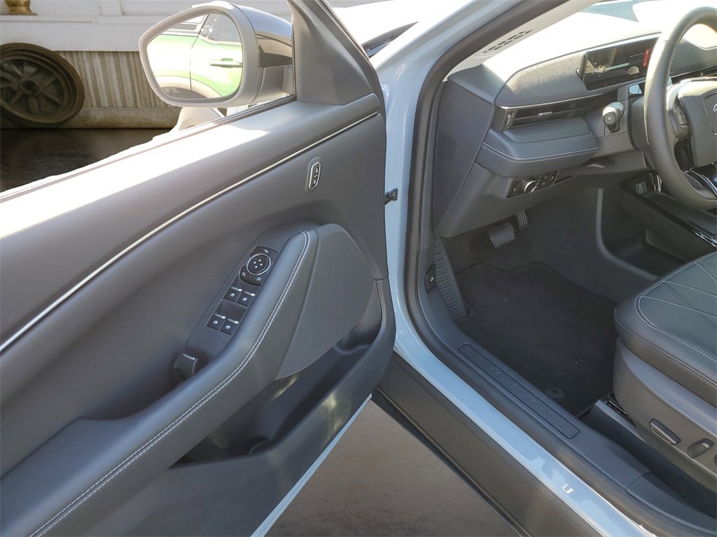 New 2025 Ford Mustang Mach-E Select image 27