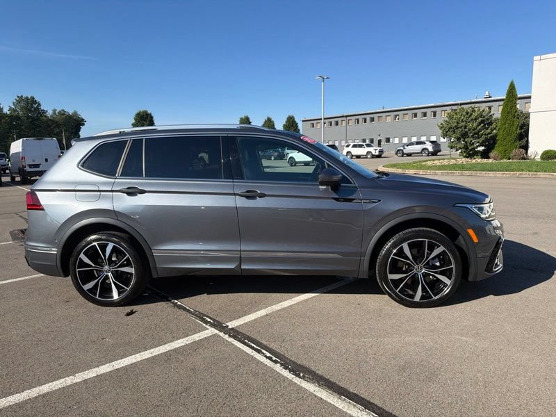 Used 2023 Volkswagen Tiguan SEL R-Line AWD/4WD image 2