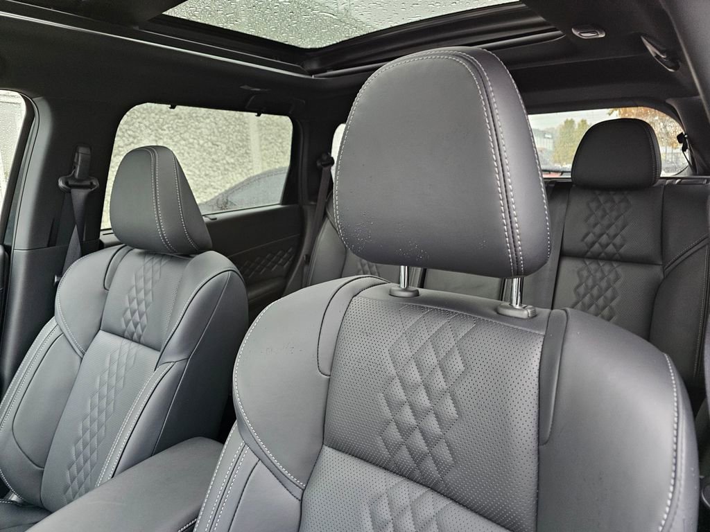 Used 2025 Mitsubishi Outlander SEL Black Edition image 17