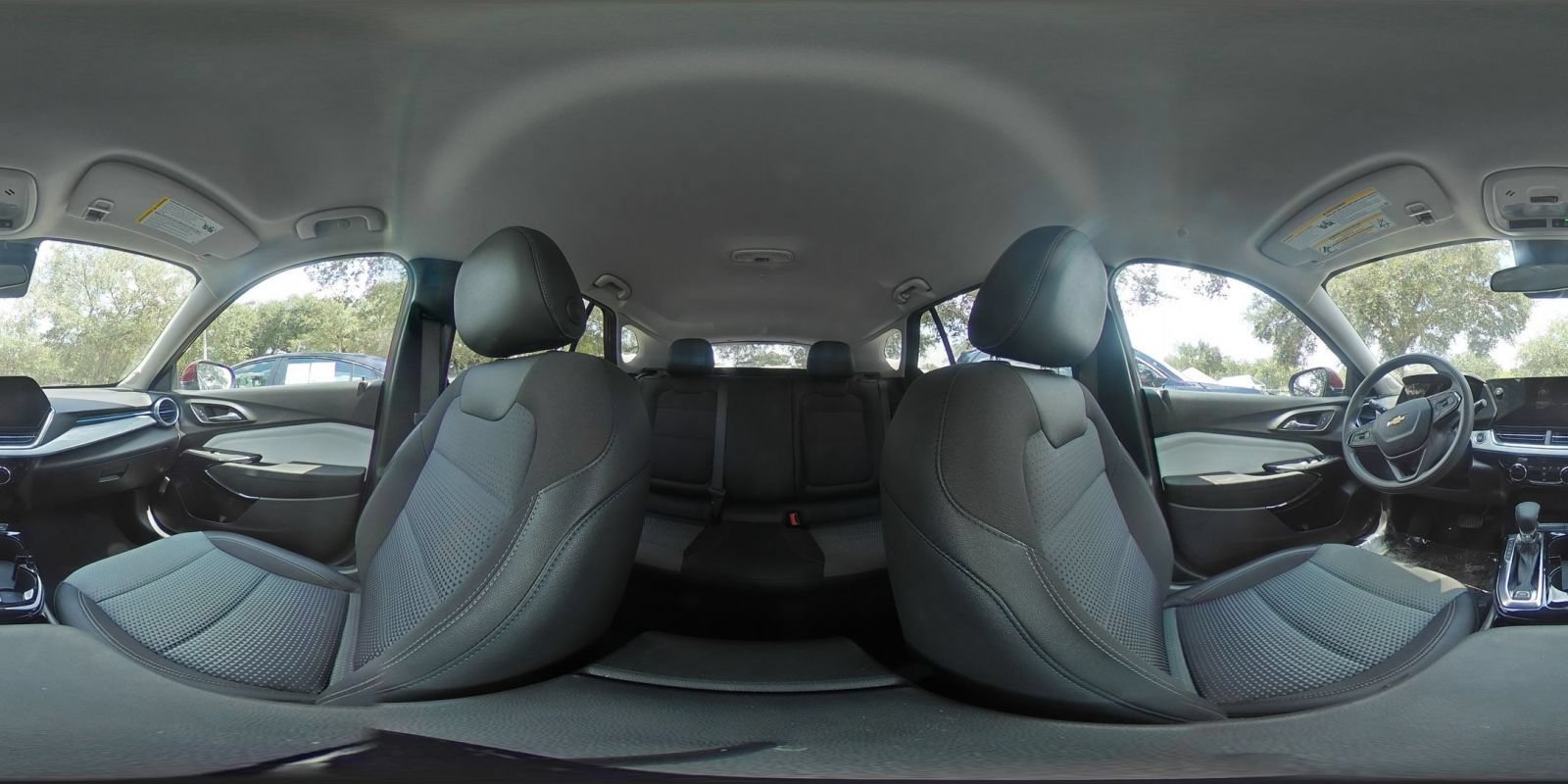Used 2025 Chevrolet Trax LT FWD image 39