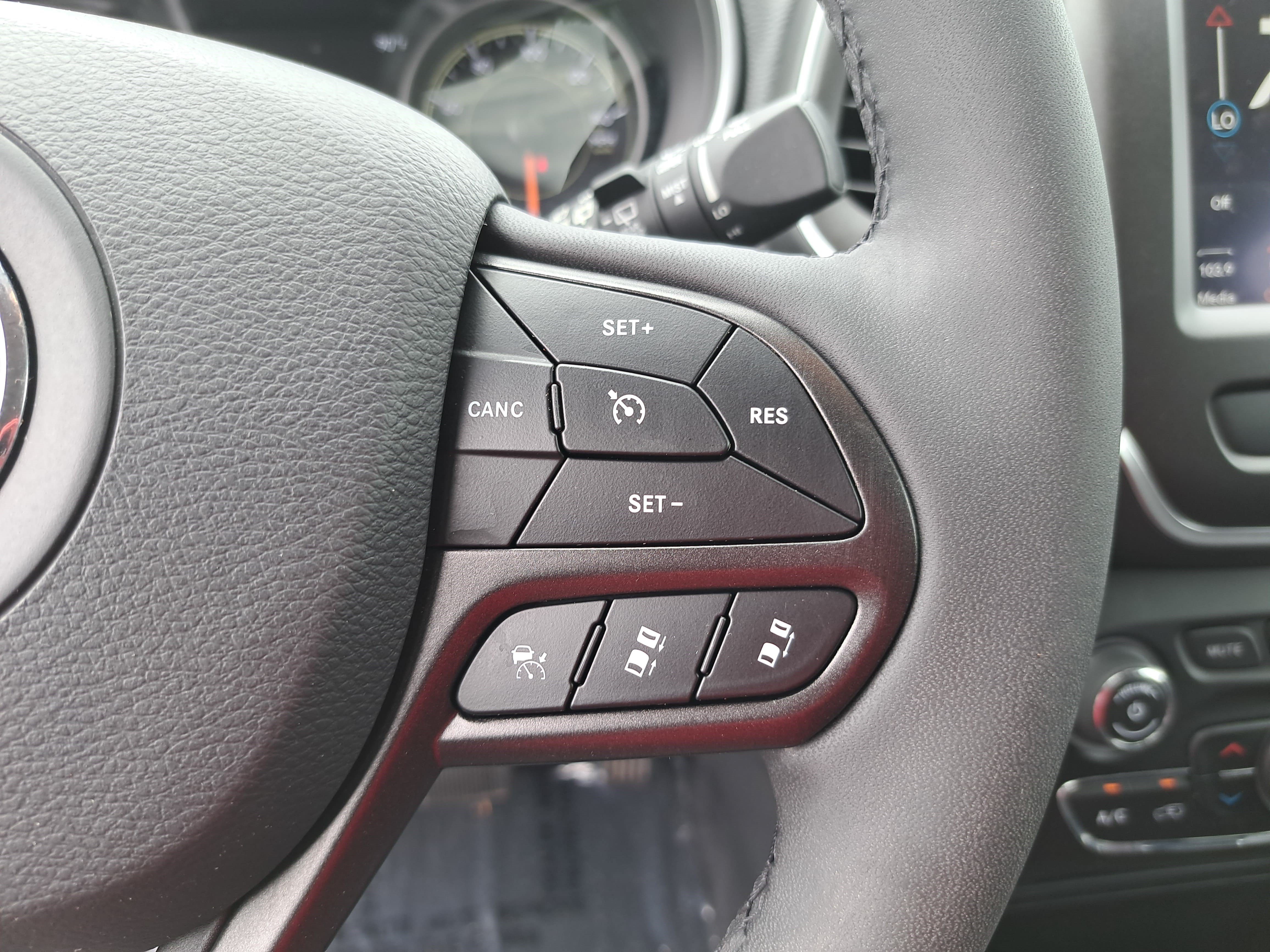 Used 2022 Jeep Cherokee Trailhawk w/ Sun, Sound & Nav Group AWD/4WD image 18