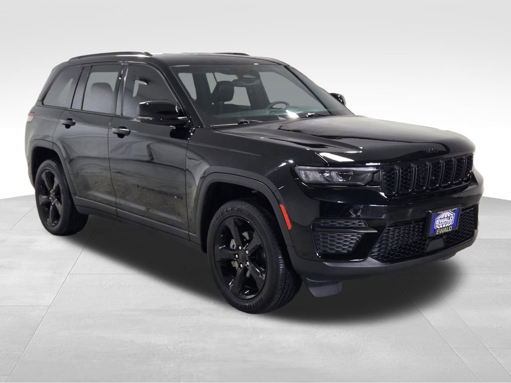 Used 2023 Jeep Grand Cherokee Altitude image 16