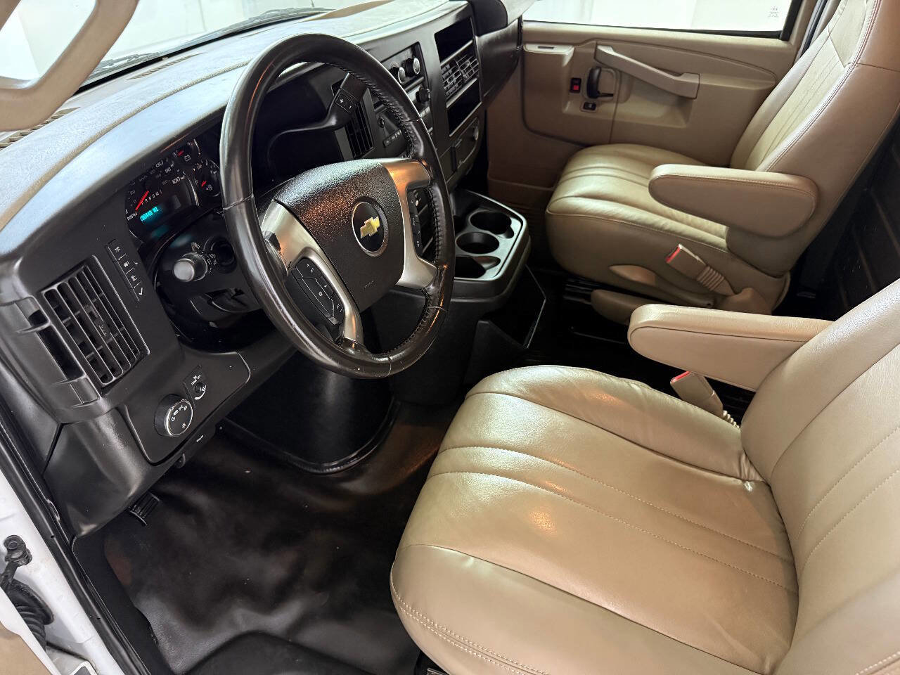 Used 2017 Chevrolet Express 2500 image 45