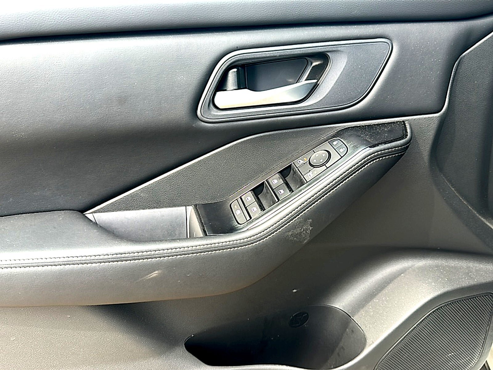 Certified 2026 Nissan Rogue SV FWD image 8