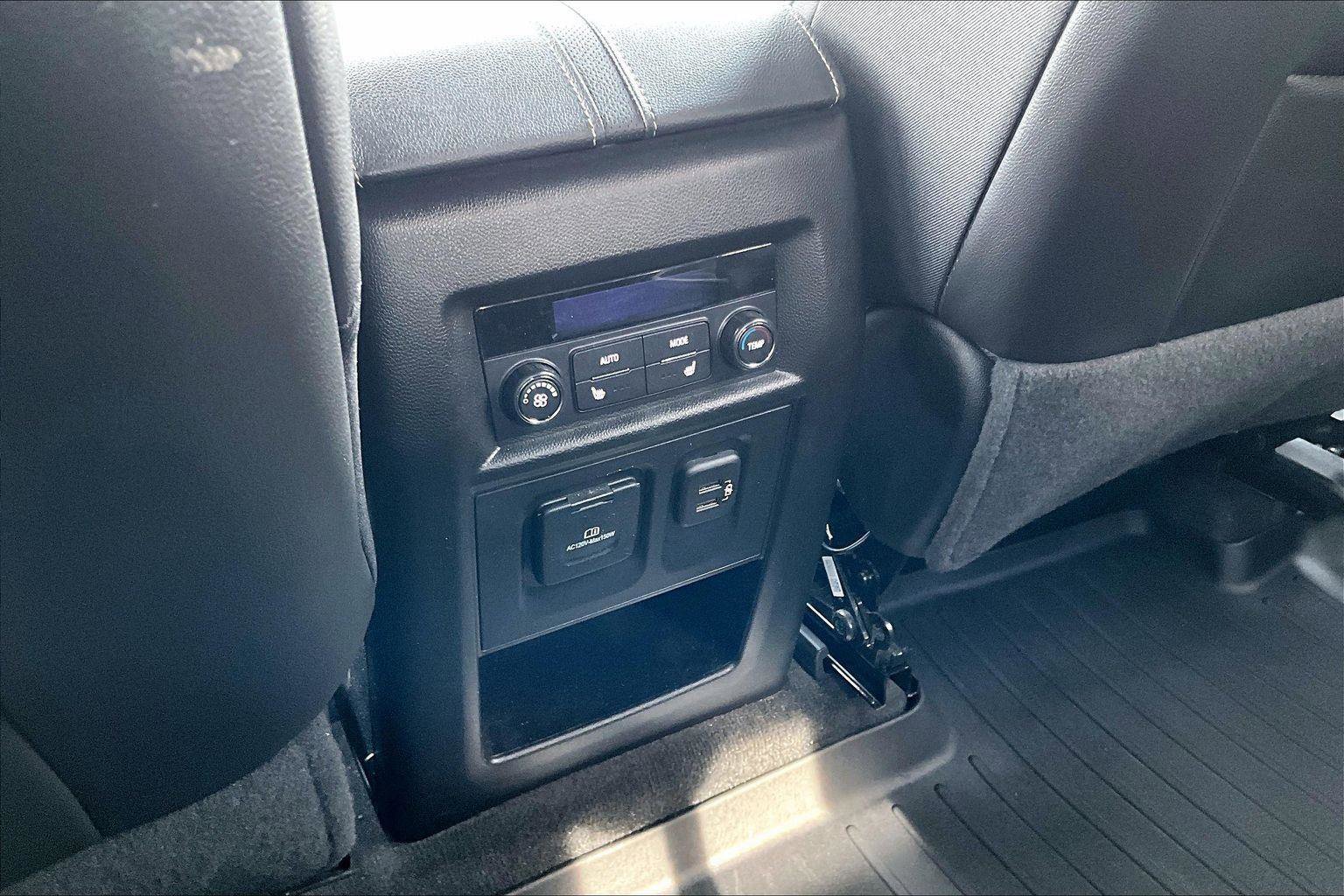 Used 2023 Chevrolet Traverse Premier image 35