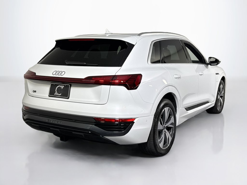 Used 2024 Audi Q8 e-tron Premium Plus AWD/4WD image 5