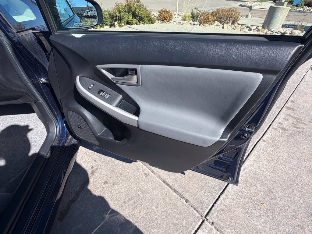 Used 2012 Toyota Prius Four w/ Deluxe Solar Roof Pkg FWD image 34