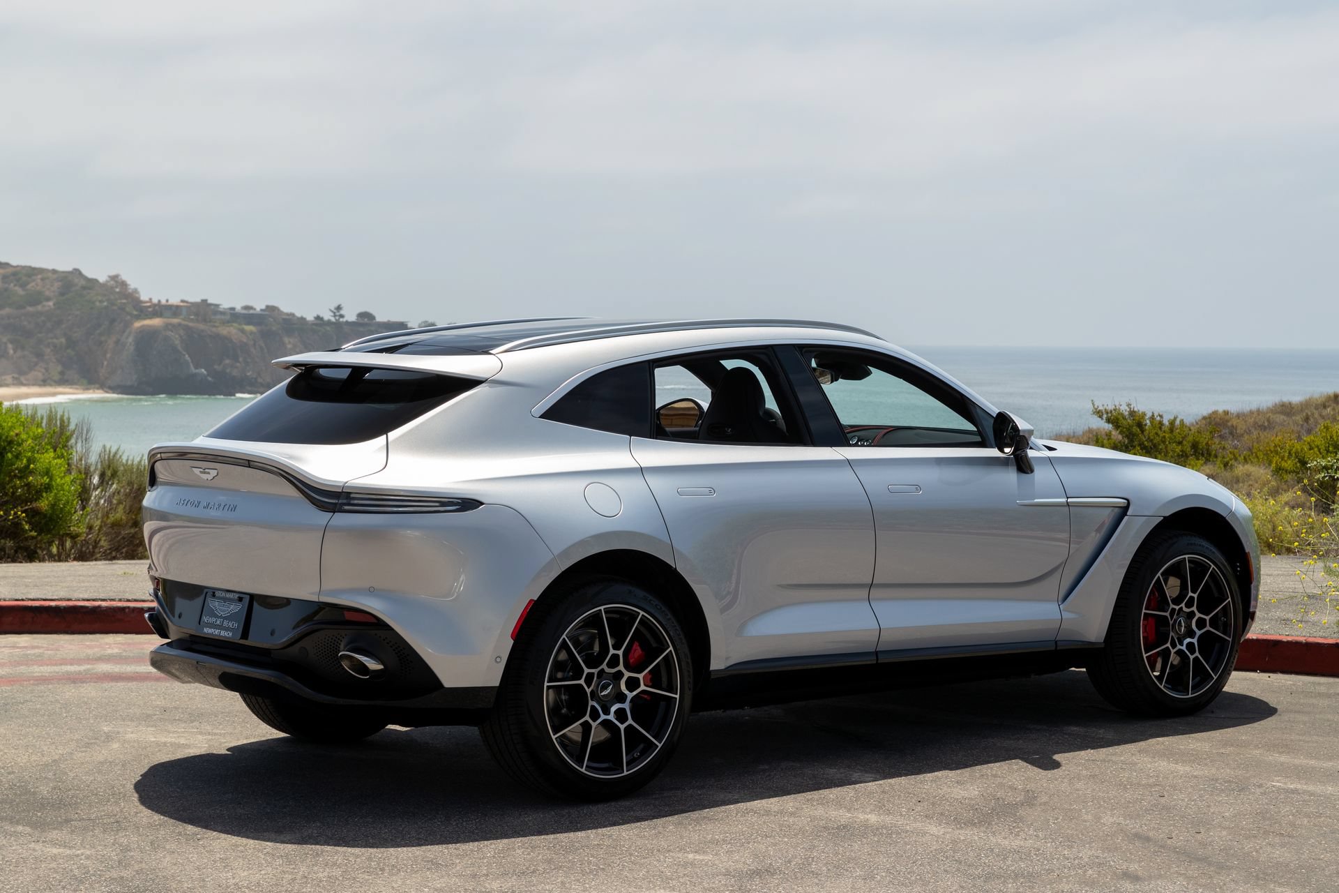 Used 2021 Aston Martin DBX AWD/4WD image 3