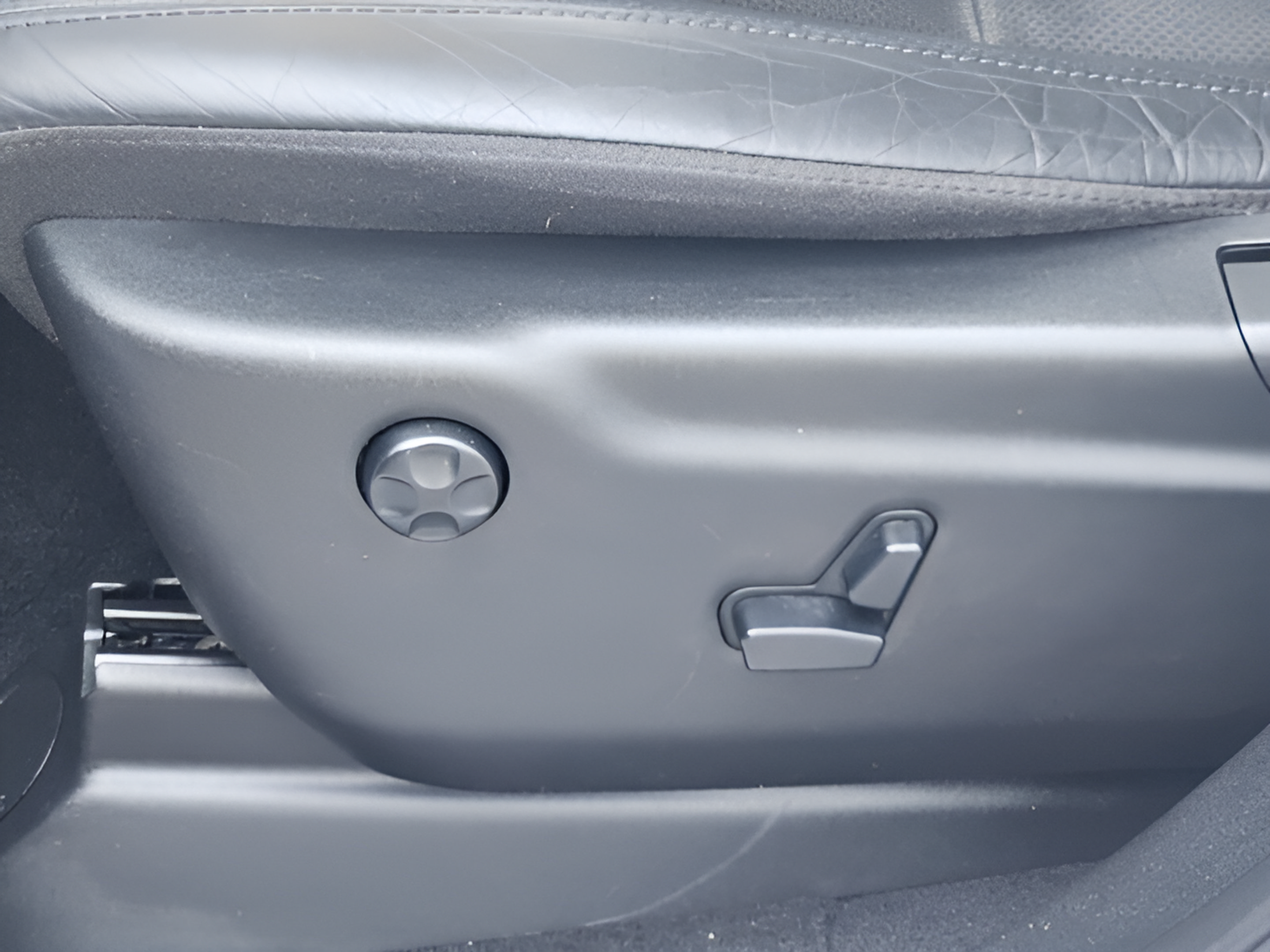 Used 2020 Jeep Grand Cherokee Altitude RWD image 13