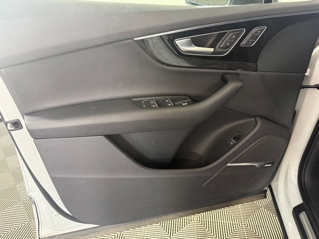 Used 2019 Audi Q7 3.0T Premium Plus w/ Premium Plus Package AWD/4WD image 31