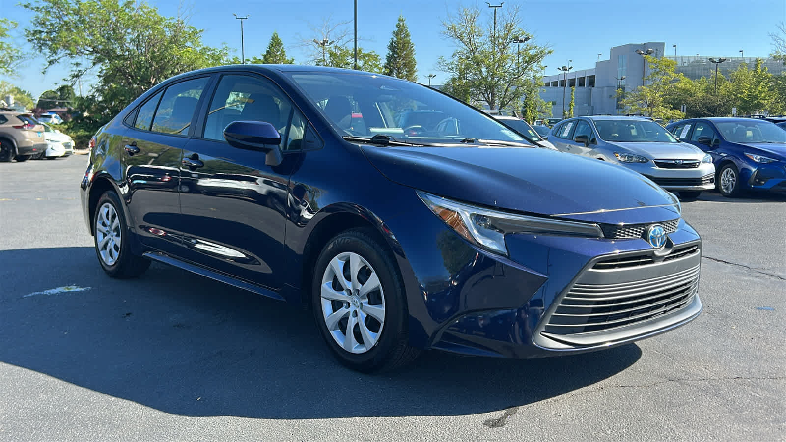 Used 2025 Toyota Corolla LE FWD image 3