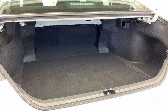 Used 2025 Toyota Camry LE image 28