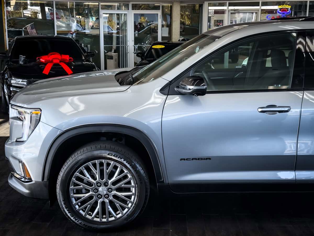 Used 2025 GMC Acadia Elevation w/ Black Edition image 10