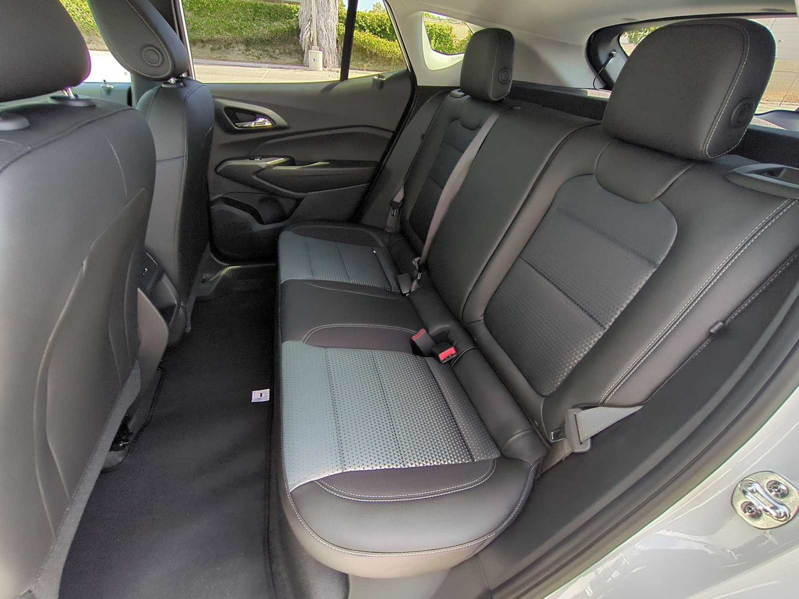 New 2026 Chevrolet Trax LT w/ Midnight Edition FWD image 23