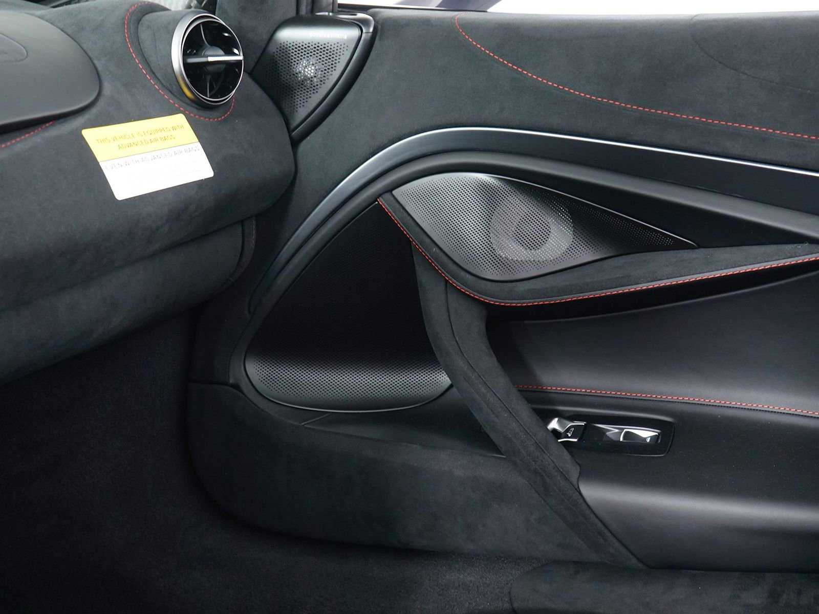 Used 2026 McLaren 750S Spider RWD image 23