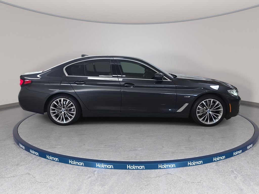 Certified 2022 BMW 530e w/ Convenience Package image 4