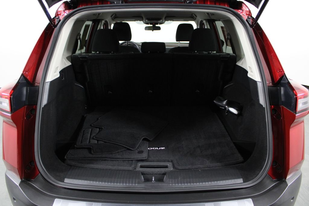 Certified 2022 Nissan Rogue SV FWD image 18