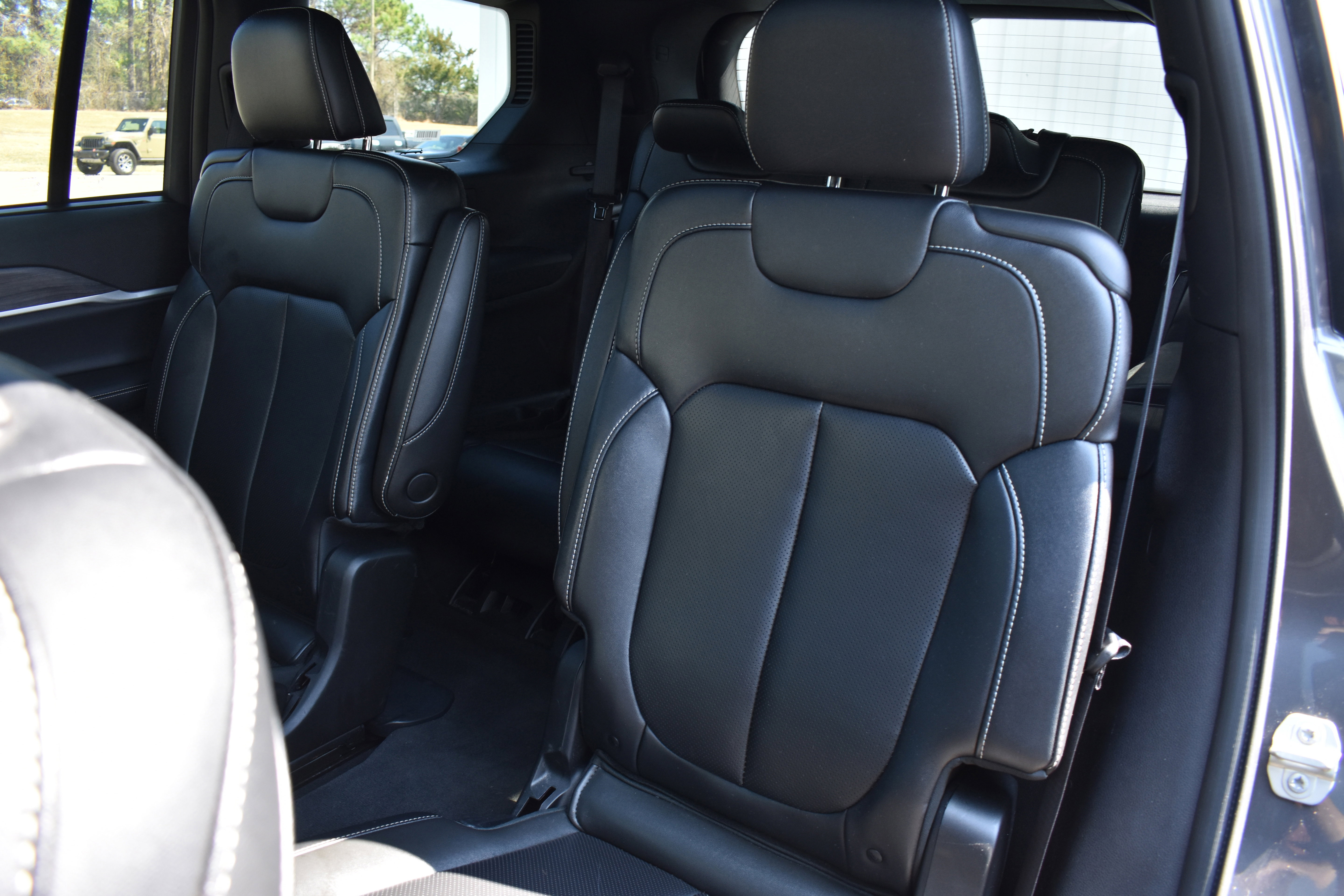 Used 2024 Jeep Grand Cherokee L Limited w/ Luxury Tech Group II image 31