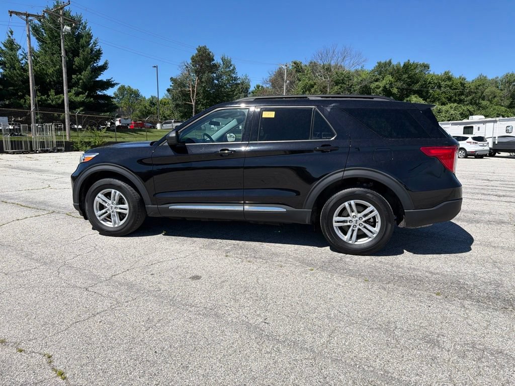 Used 2024 Ford Explorer XLT w/ Equipment Group 202A AWD/4WD image 8