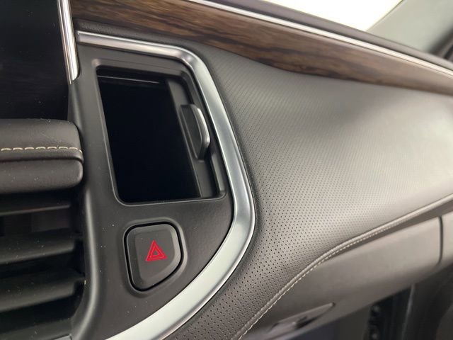 Used 2023 Chevrolet Suburban Premier image 28