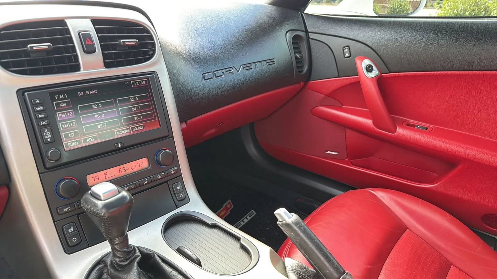 Used 2005 Chevrolet Corvette Coupe w/ Preferred Equipment Group RWD image 13