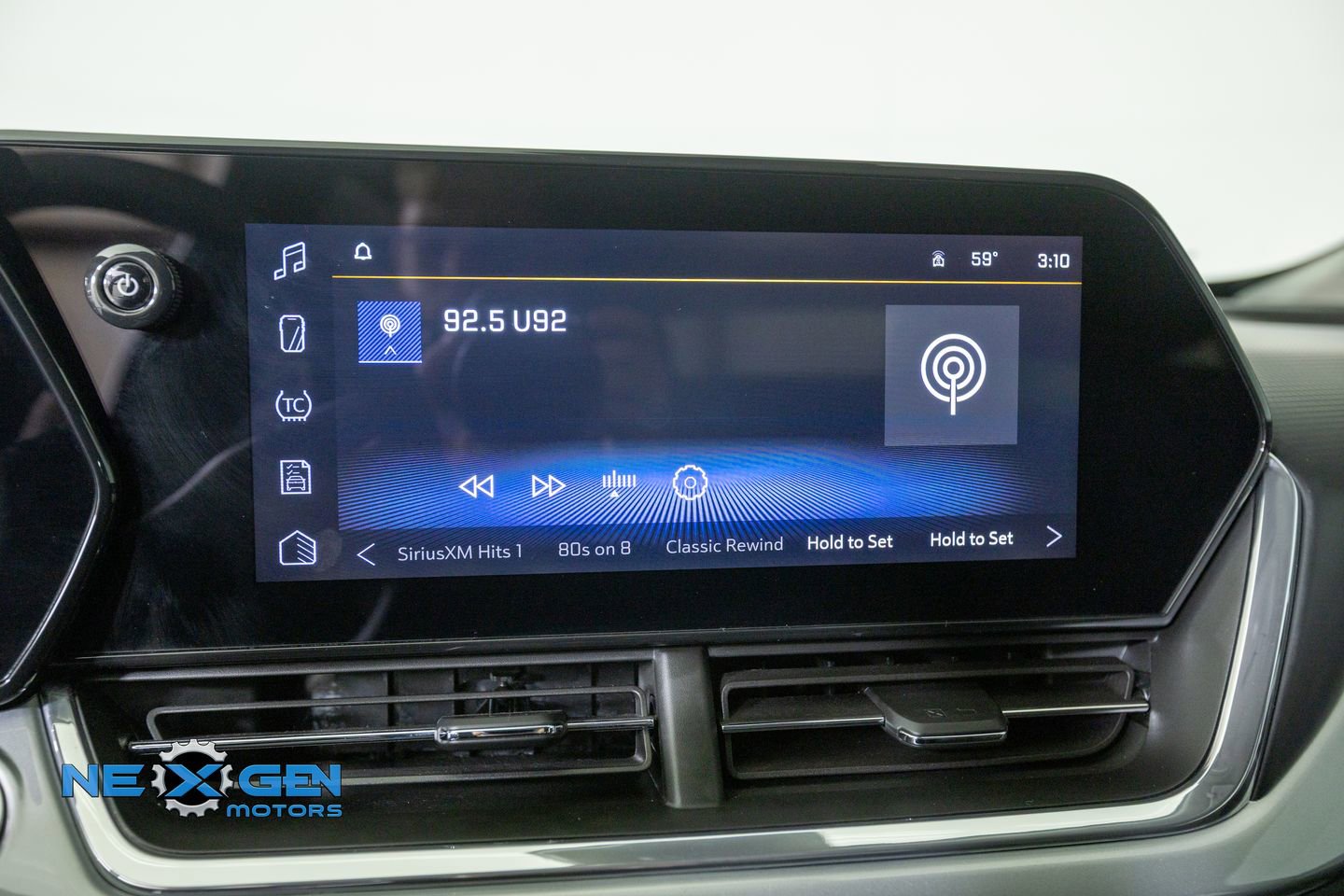 Used 2025 Chevrolet Trax LT w/ Driver Confidence Package FWD image 18