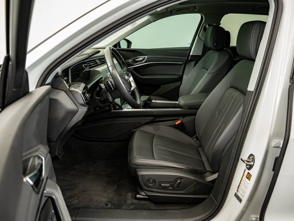 Used 2021 Audi e-tron Premium Plus w/ Premium Plus Package image 30