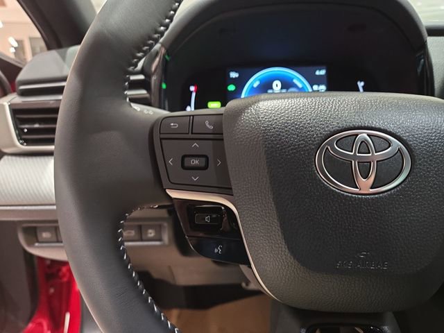 Used 2025 Toyota Camry SE image 23