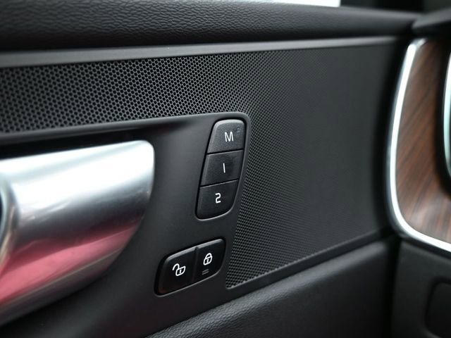 Used 2023 Volvo XC60 B5 Plus w/ Climate Package image 28