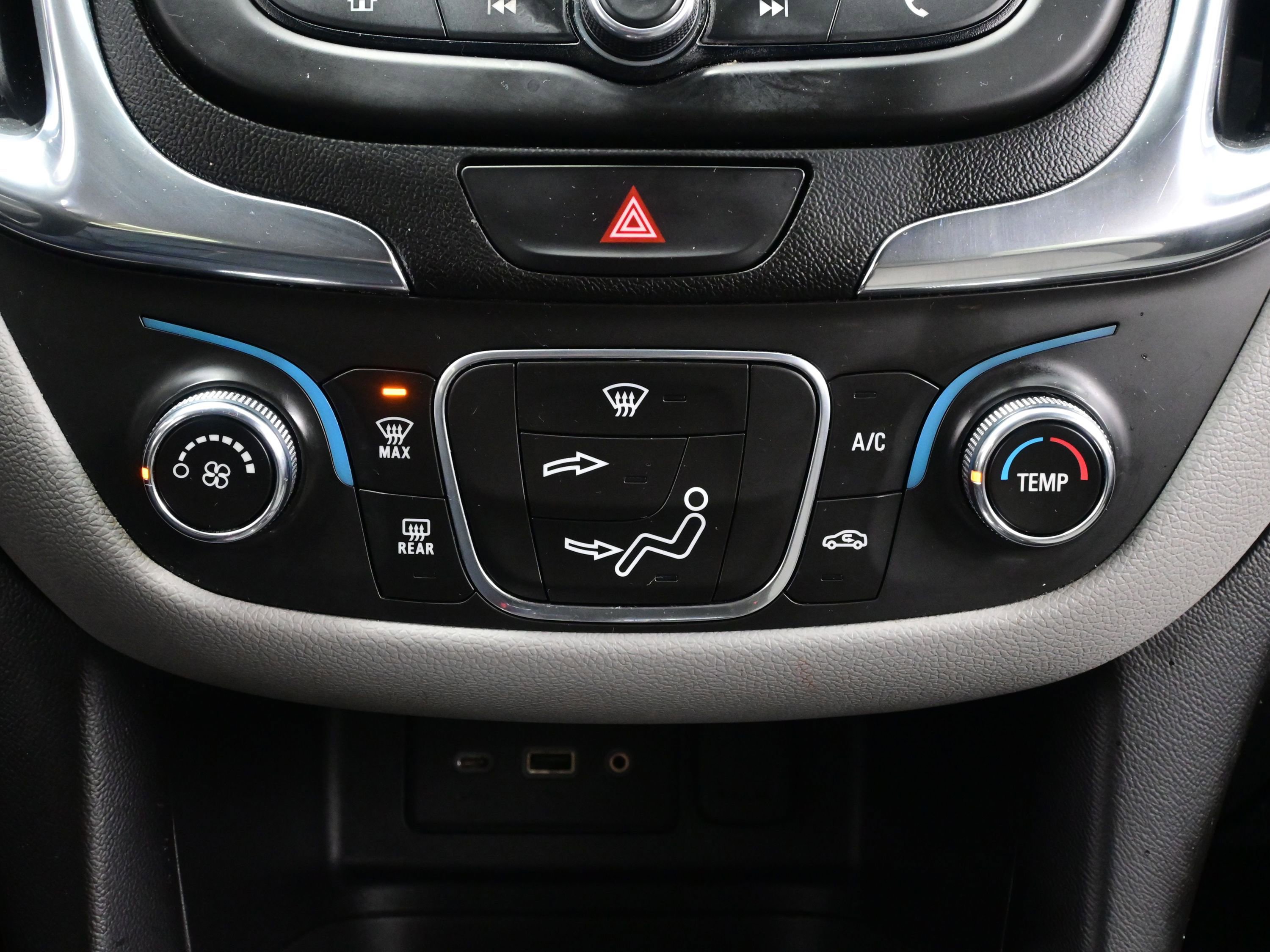 Used 2019 Chevrolet Equinox LS image 19