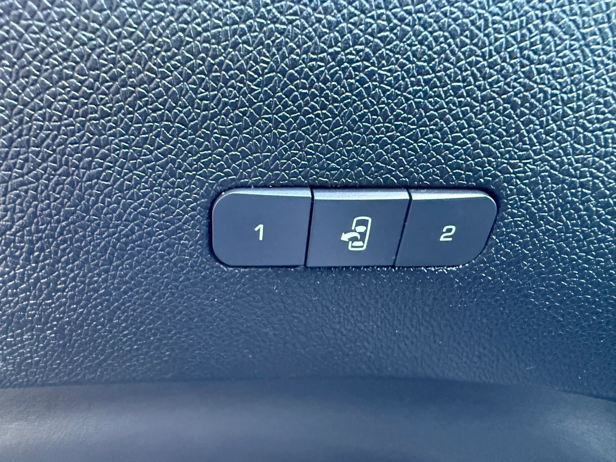 Used 2007 GMC Acadia SLT w/ Trailering Package image 9