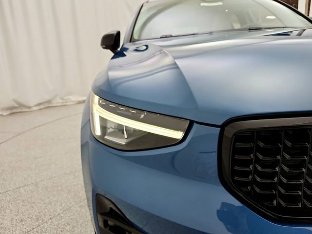 Certified 2023 Volvo XC40 B5 Plus w/ Climate Package AWD/4WD image 32