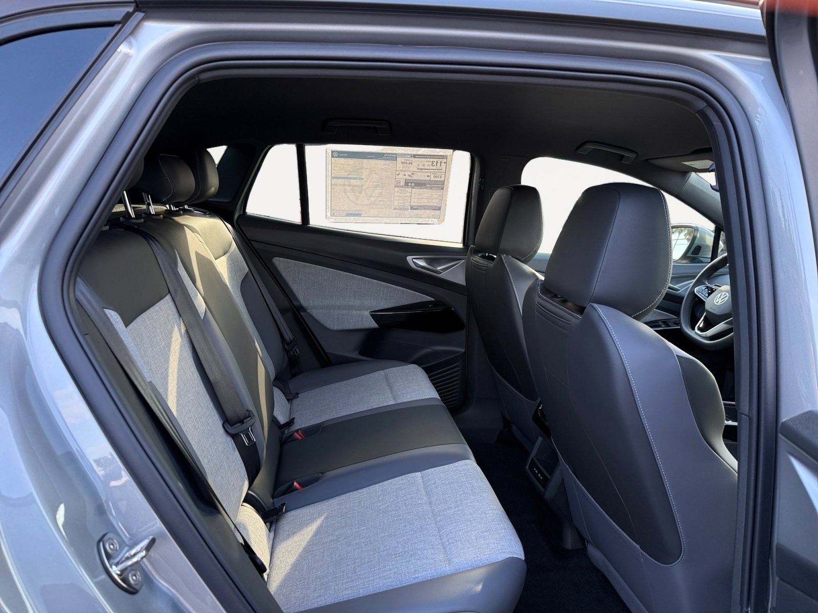 New 2025 Volkswagen ID.4 Pro RWD image 18