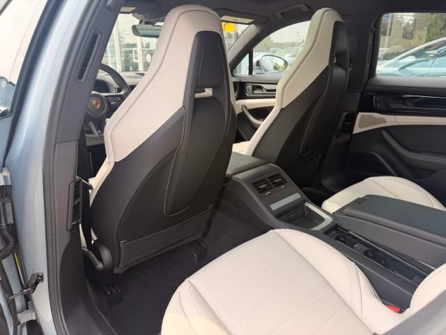 Used 2024 Porsche Panamera RWD image 8