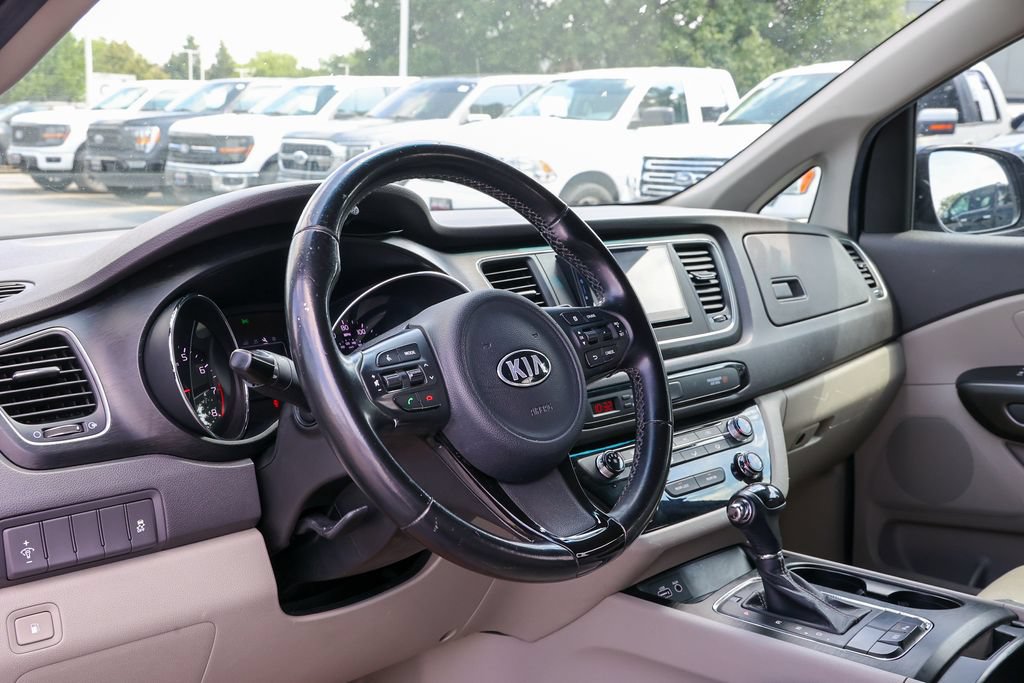 Used 2016 Kia Sedona LX w/ LX Essentials Premium Package FWD image 26