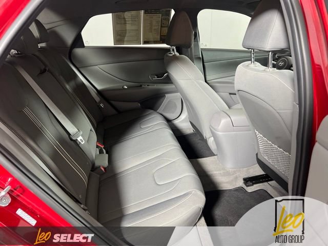 Used 2022 Hyundai Elantra SEL w/ Convenience + Premium Package FWD image 14